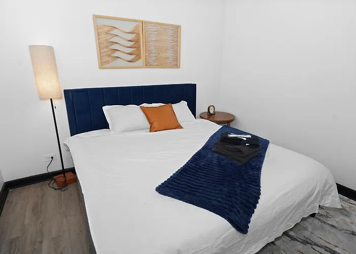 Апартаменты Spacious 6br Group Unit Near Mccormick & Lakefront *