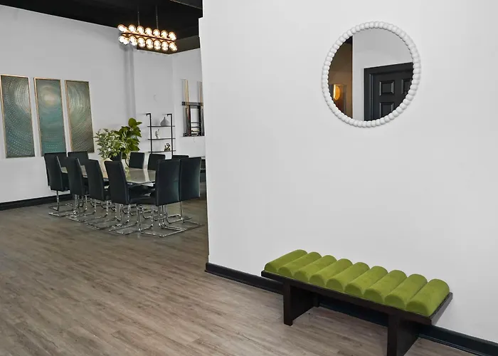 Апартаменты Spacious 6br Group Unit Near Mccormick & Lakefront *