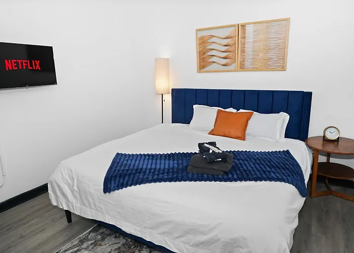 Апартаменты Spacious 6br Group Unit Near Mccormick & Lakefront