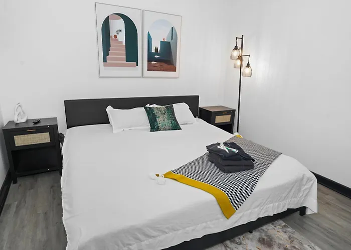 Апартаменты Spacious 6br Group Unit Near Mccormick & Lakefront
