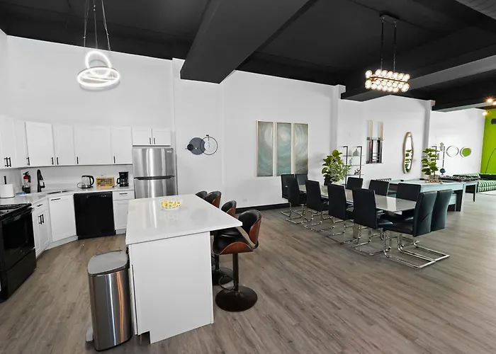 Апартаменты Spacious 6br Group Unit Near Mccormick & Lakefront *