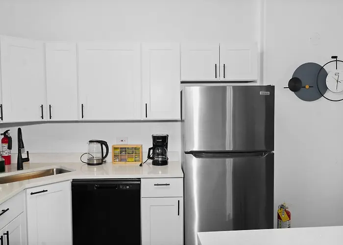 Spacious 6br Group Unit Near Mccormick & Lakefront Чикаго
