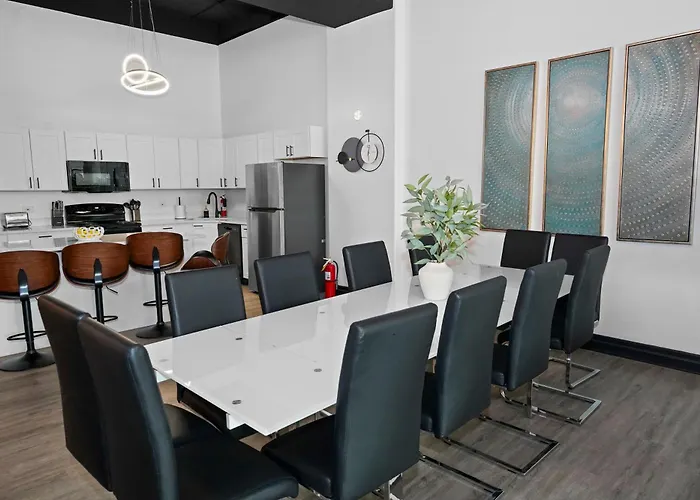 Апартаменты Spacious 6br Group Unit Near Mccormick & Lakefront