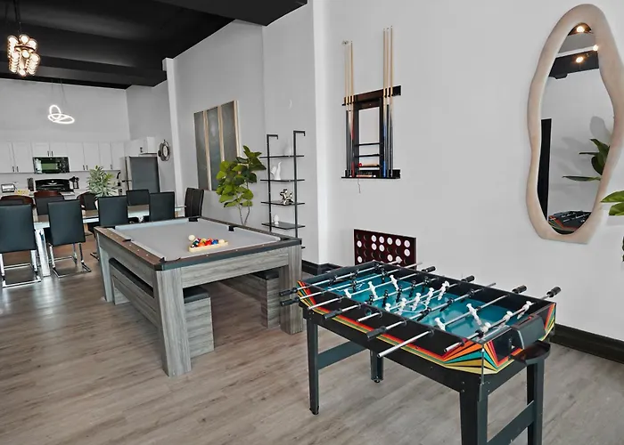 Апартаменты Spacious 6br Group Unit Near Mccormick & Lakefront