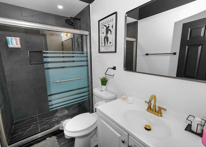 Spacious 6br Group Unit Near Mccormick & Lakefront